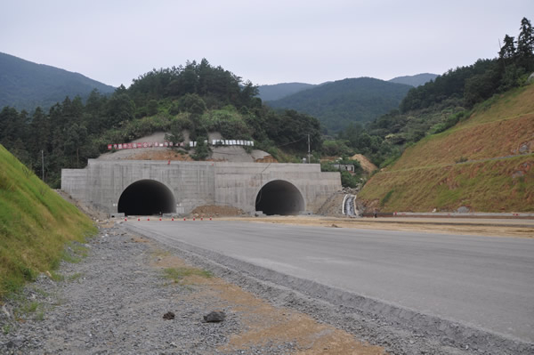 南昌昌奉高速梅岭隧道